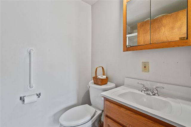 72 Frazier Ave, Mckees Rocks, PA 15136