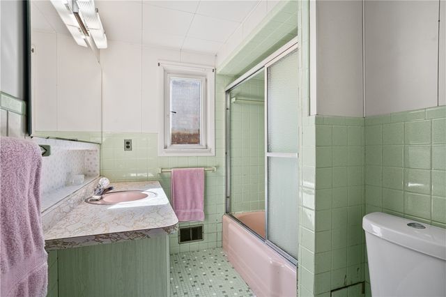 72 Frazier Ave, Mckees Rocks, PA 15136