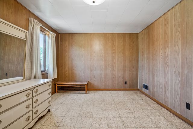 72 Frazier Ave, Mckees Rocks, PA 15136