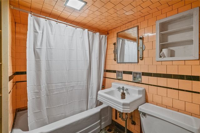 72 Frazier Ave, Mckees Rocks, PA 15136