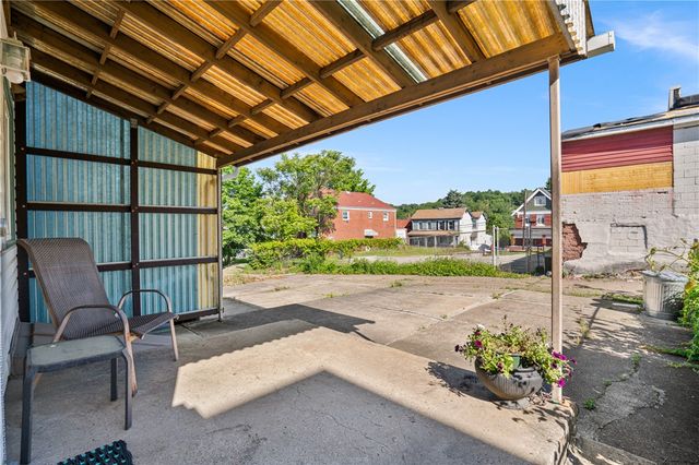 72 Frazier Ave, Mckees Rocks, PA 15136