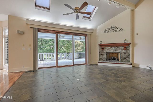 208 Park Ridge Court, Kingsport, TN 37664