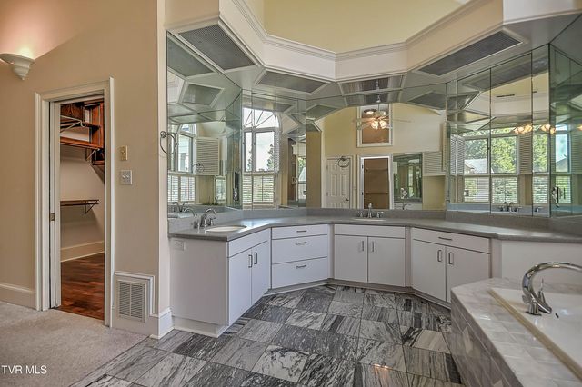 208 Park Ridge Court, Kingsport, TN 37664