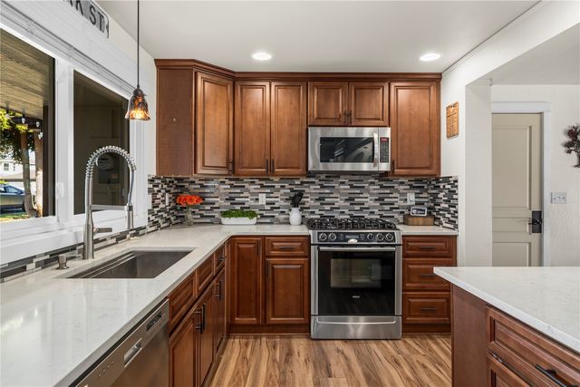 1504 7th Avenue SW, Puyallup, WA 98371