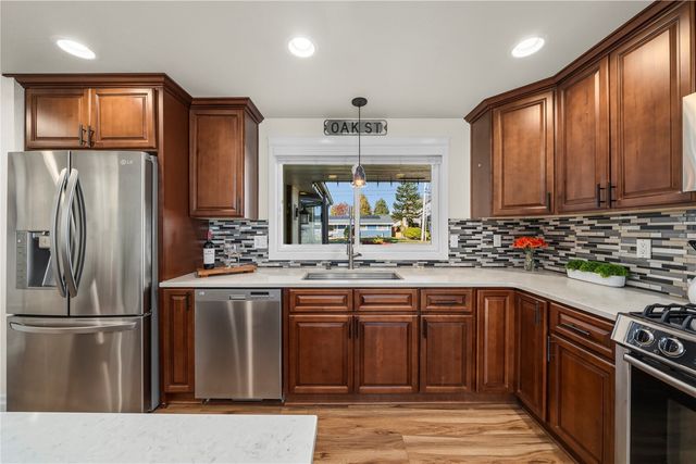 1504 7th Avenue SW, Puyallup, WA 98371