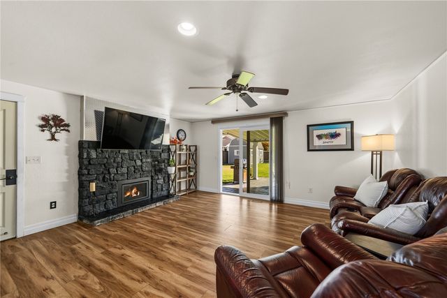 1504 7th Avenue SW, Puyallup, WA 98371