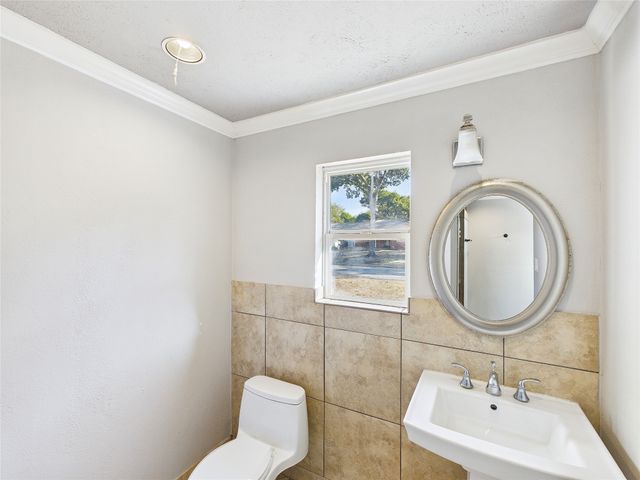 6909 Valhalla Road, Fort Worth, TX 76116