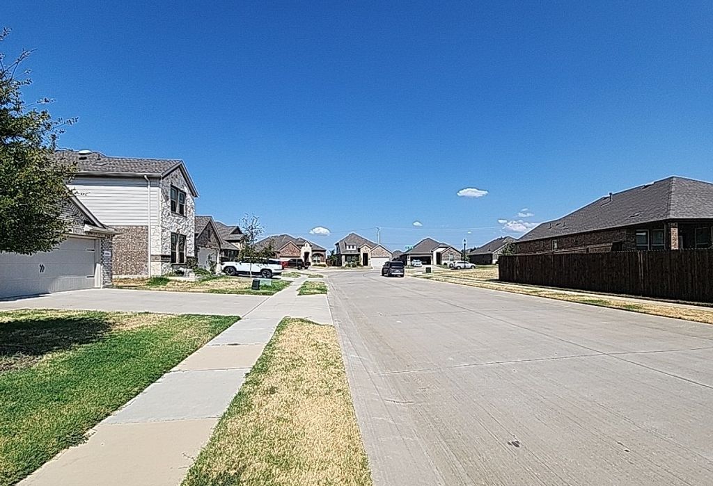 10318 Thunderwood Drive, Aubrey, TX 76227 — photo 3