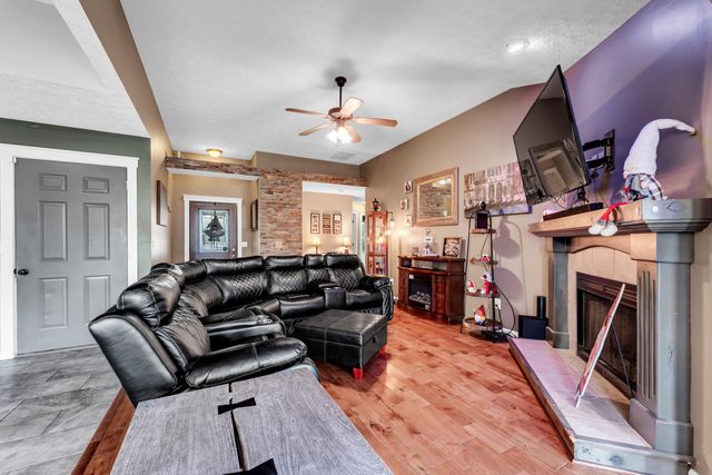 1108 E Lily Drive, Ozark, MO 65721