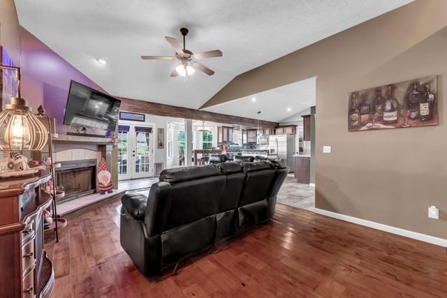 1108 E Lily Drive, Ozark, MO 65721