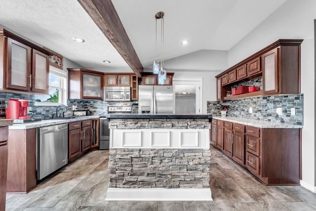 1108 E Lily Drive, Ozark, MO 65721