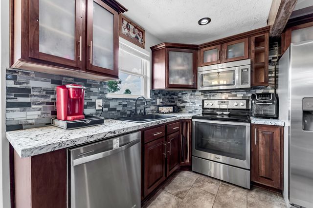 1108 E Lily Drive, Ozark, MO 65721