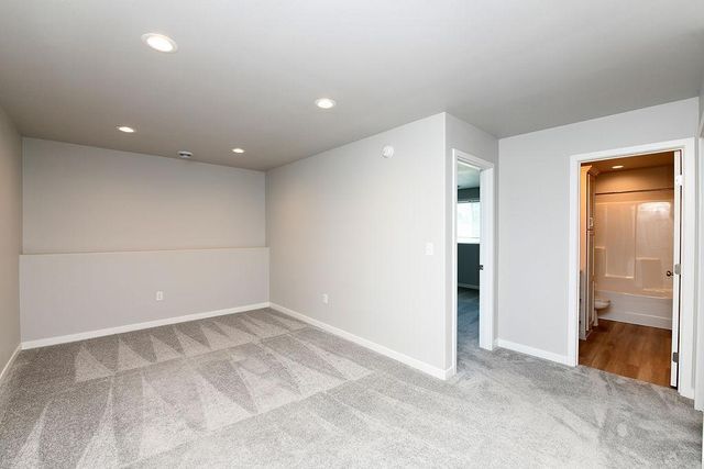 1143 60th Avenue W, West Fargo, ND 58078
