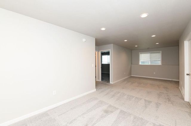 1143 60th Avenue W, West Fargo, ND 58078