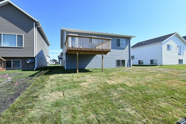 1143 60th Avenue W, West Fargo, ND 58078