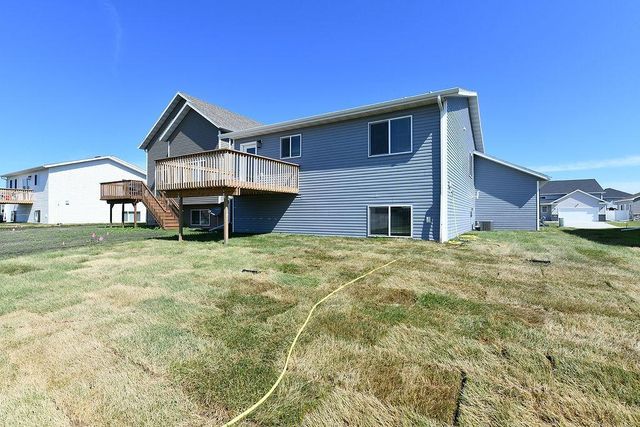 1143 60th Avenue W, West Fargo, ND 58078