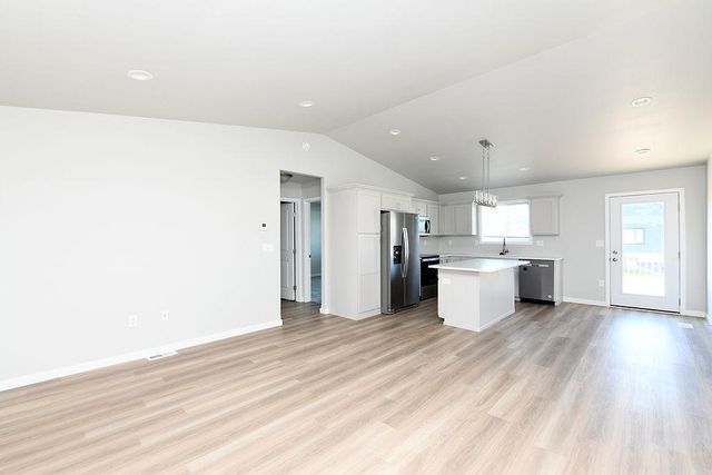 1143 60th Avenue W, West Fargo, ND 58078