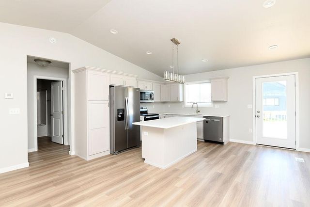 1143 60th Avenue W, West Fargo, ND 58078