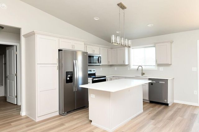 1143 60th Avenue W, West Fargo, ND 58078
