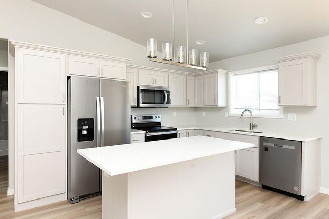 1143 60th Avenue W, West Fargo, ND 58078