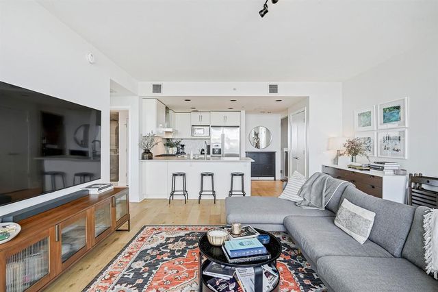 300 Bowie ST 2706, Austin, TX 78703