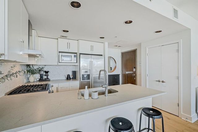 300 Bowie ST 2706, Austin, TX 78703
