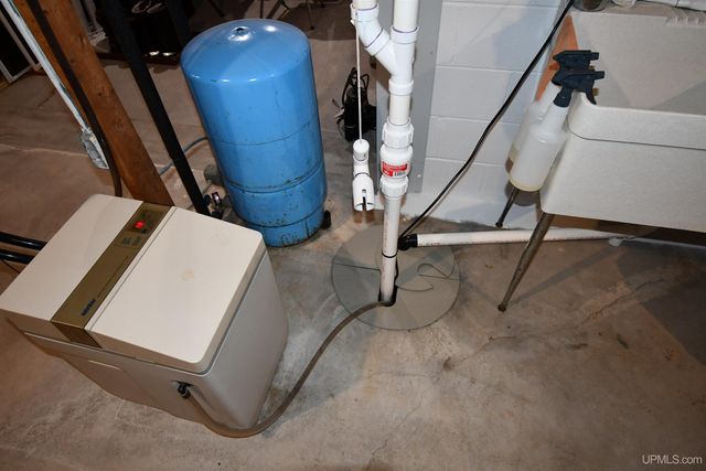 1429 W Shag Lakes Road, Gwinn, MI 49841