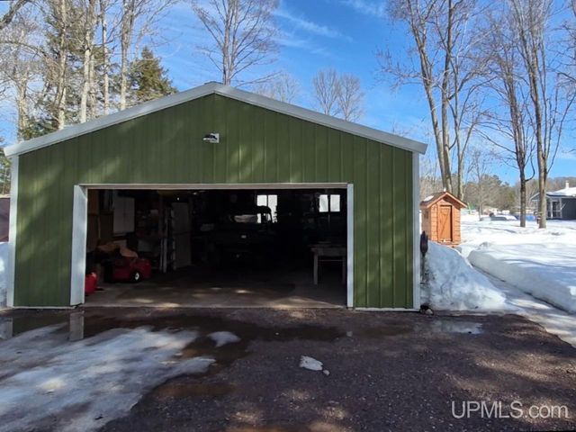 1429 W Shag Lakes Road, Gwinn, MI 49841