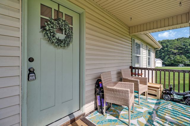 111 Cassie Ln, Grimsley, TN 38565