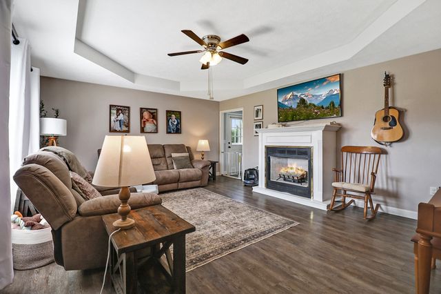 111 Cassie Ln, Grimsley, TN 38565