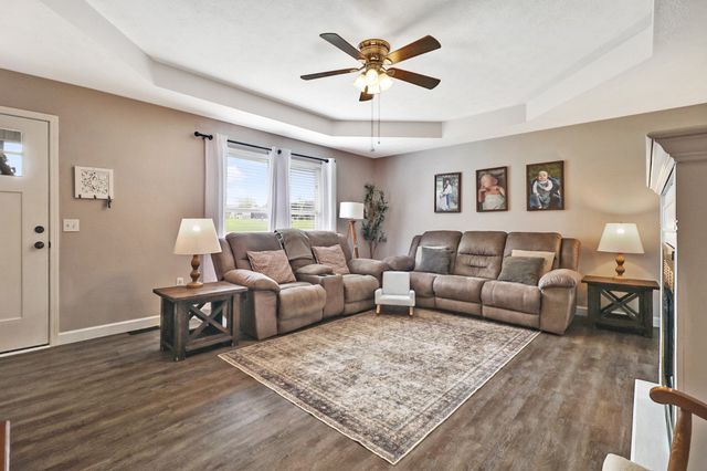 111 Cassie Ln, Grimsley, TN 38565