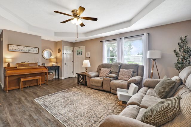 111 Cassie Ln, Grimsley, TN 38565