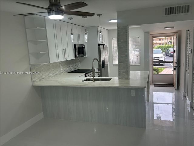 6935 Huntington Ln 107, Delray Beach, FL 33446