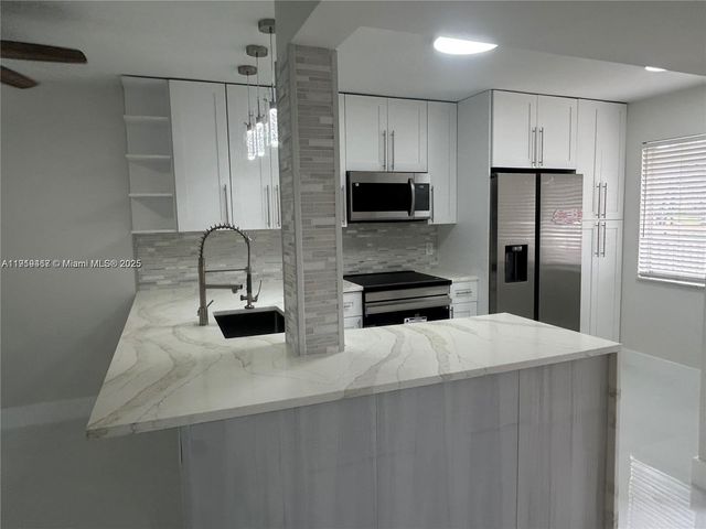 6935 Huntington Ln 107, Delray Beach, FL 33446