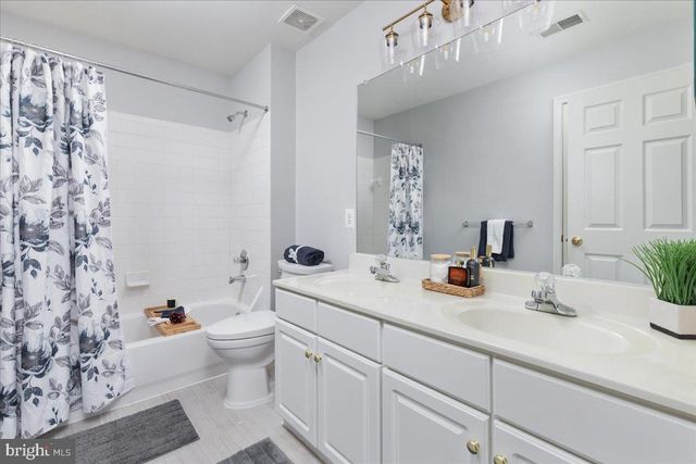 9195 MATTHEW DR, Manassas Park, VA 20111