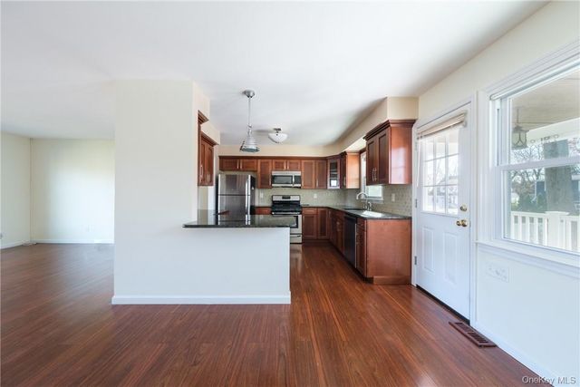 1320 Mamaroneck Avenue, Mamaroneck, NY 10543