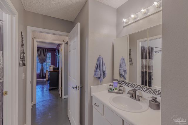 8139 Heirloom Dr, Pensacola, FL 32514