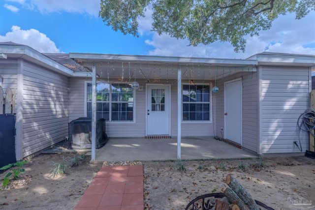 8139 Heirloom Dr, Pensacola, FL 32514