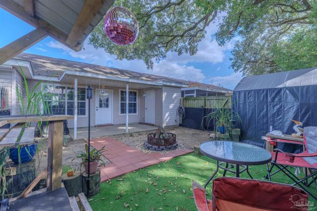 8139 Heirloom Dr, Pensacola, FL 32514