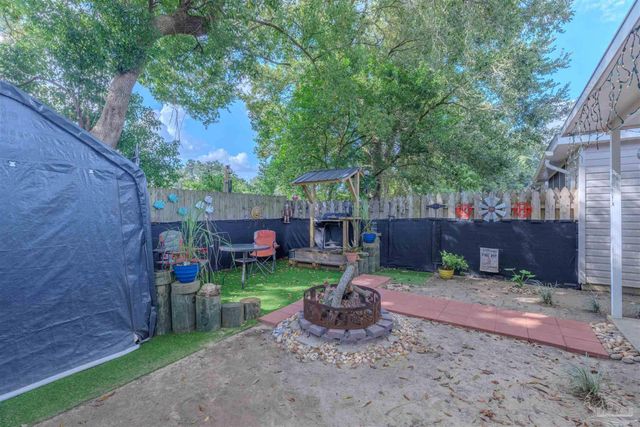 8139 Heirloom Dr, Pensacola, FL 32514