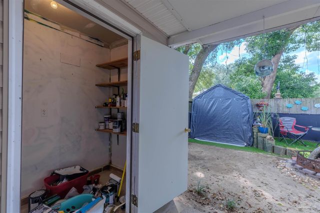 8139 Heirloom Dr, Pensacola, FL 32514