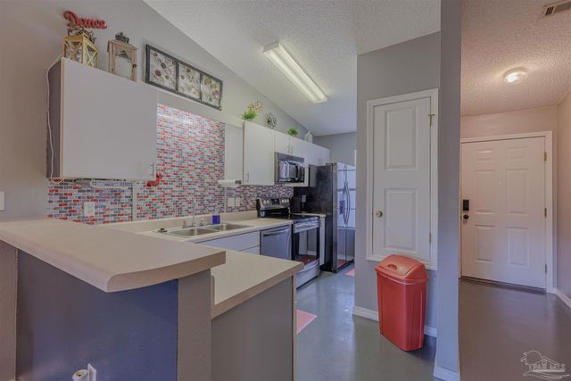 8139 Heirloom Dr, Pensacola, FL 32514