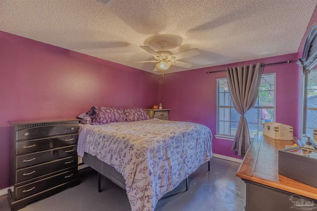 8139 Heirloom Dr, Pensacola, FL 32514