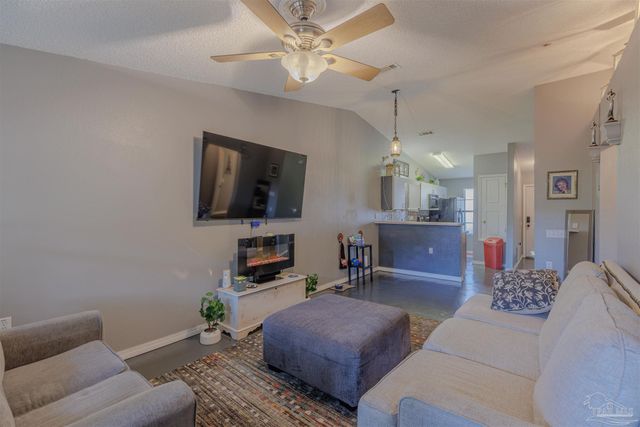 8139 Heirloom Dr, Pensacola, FL 32514