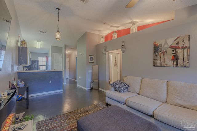 8139 Heirloom Dr, Pensacola, FL 32514