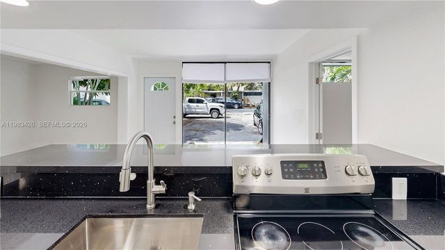 6610 E Miami Lakes Dr, Miami Lakes, FL 33014