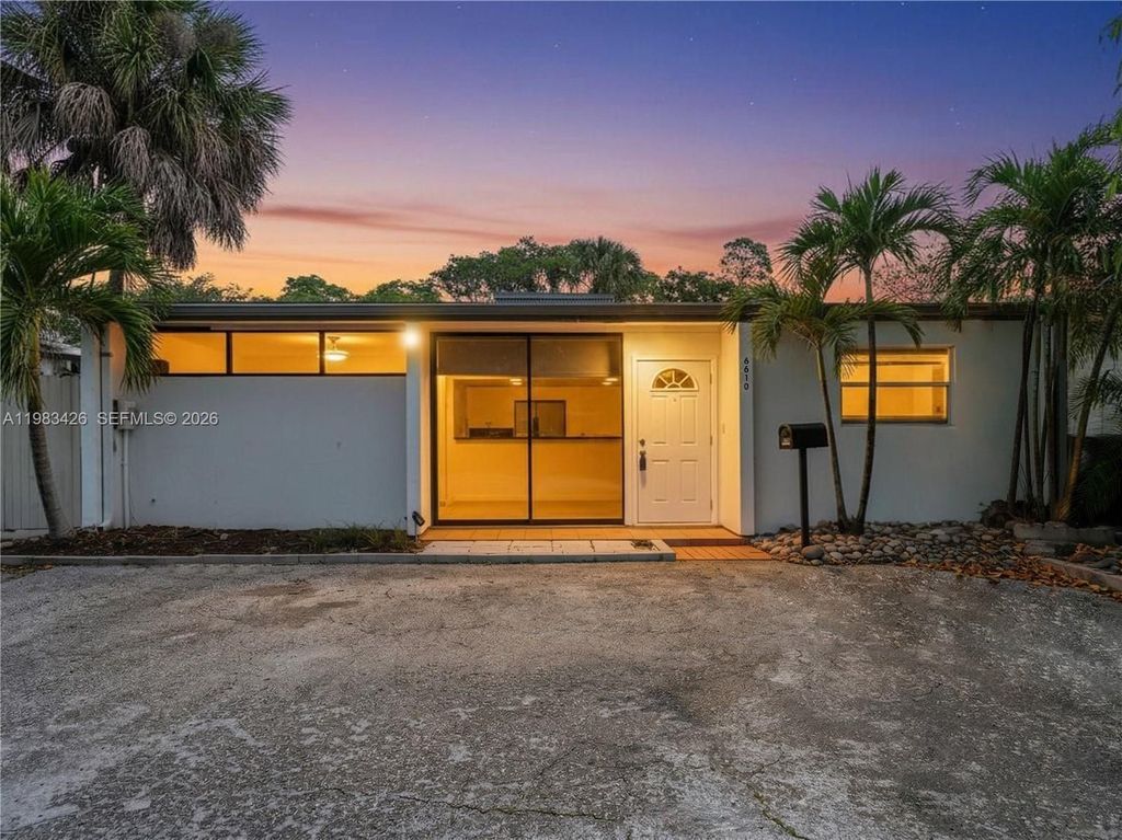 6610 E Miami Lakes Dr, Miami Lakes, FL 33014