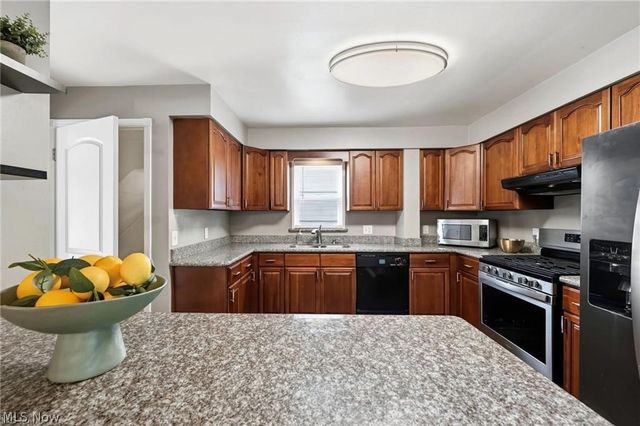 7906 Kenton Avenue, Parma, OH 44129