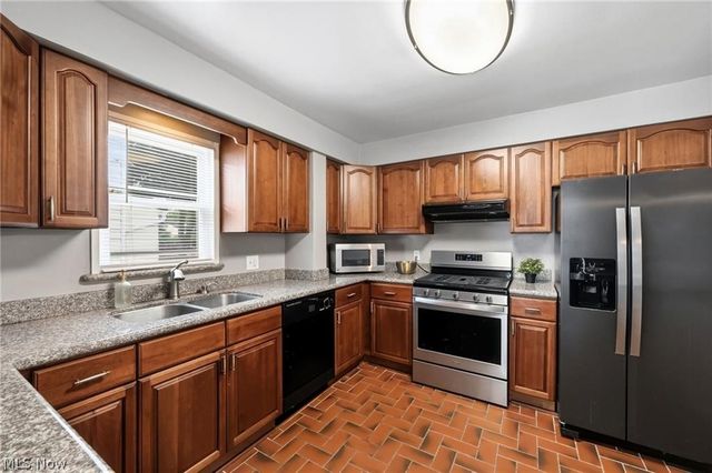 7906 Kenton Avenue, Parma, OH 44129