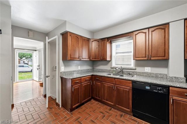 7906 Kenton Avenue, Parma, OH 44129